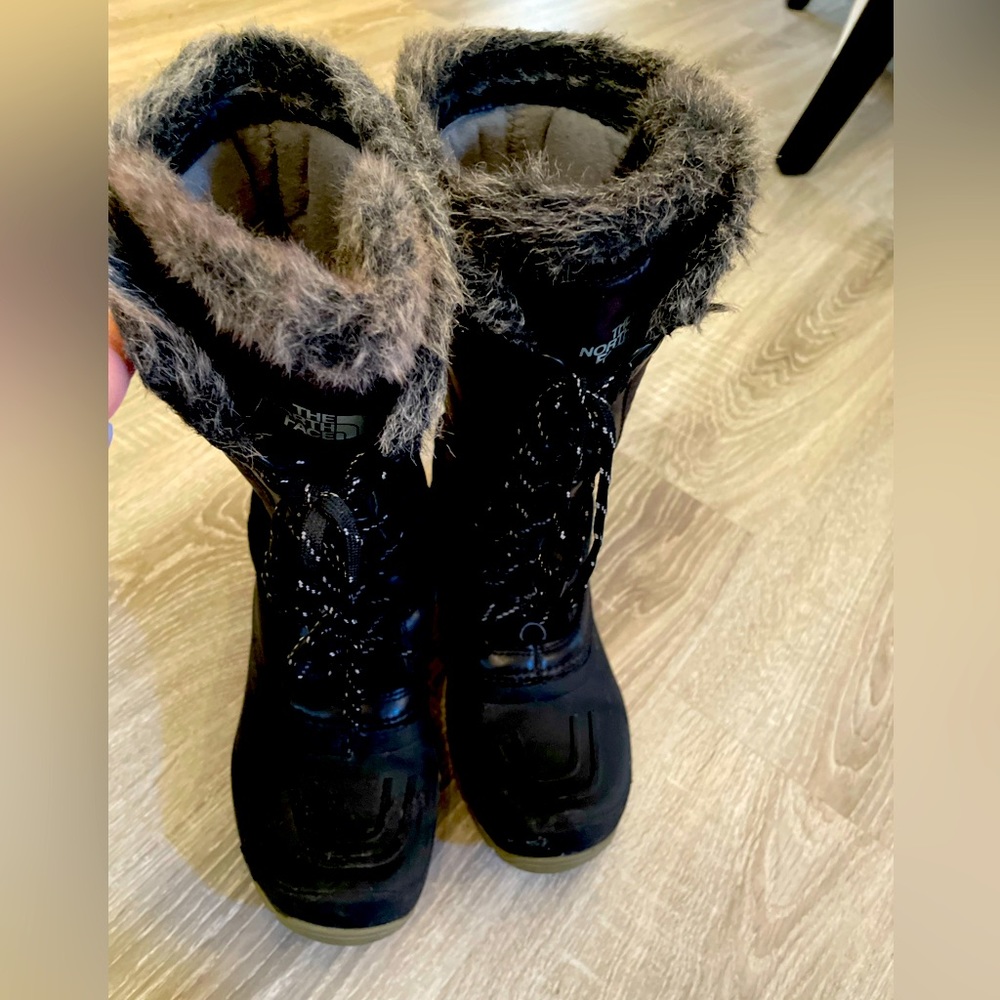 North Face Black High Winter Boot Women’s size 8